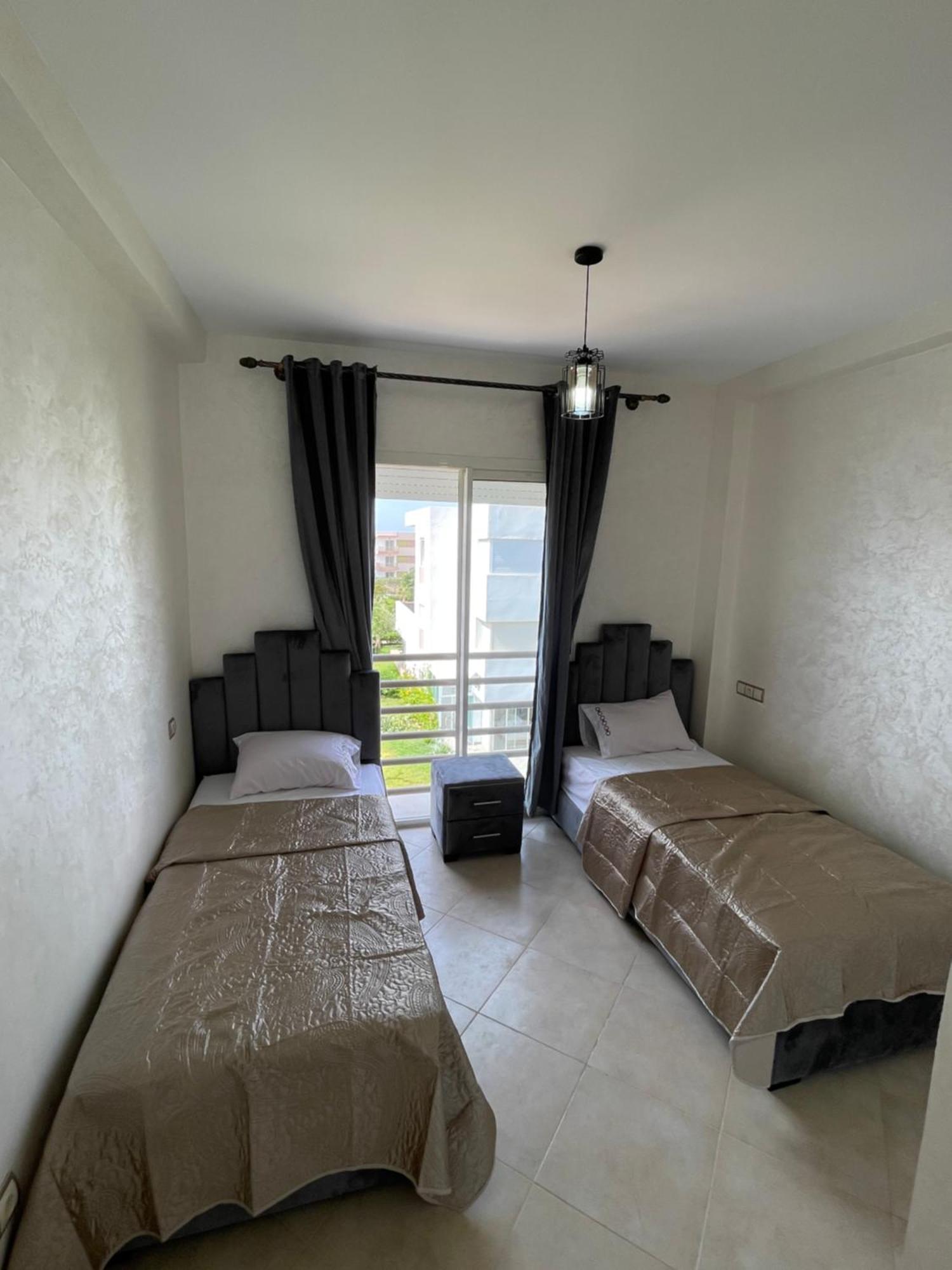 Appartement Vue Sur Piscine Et Montagne Imi Ouadar 타가주트 외부 사진